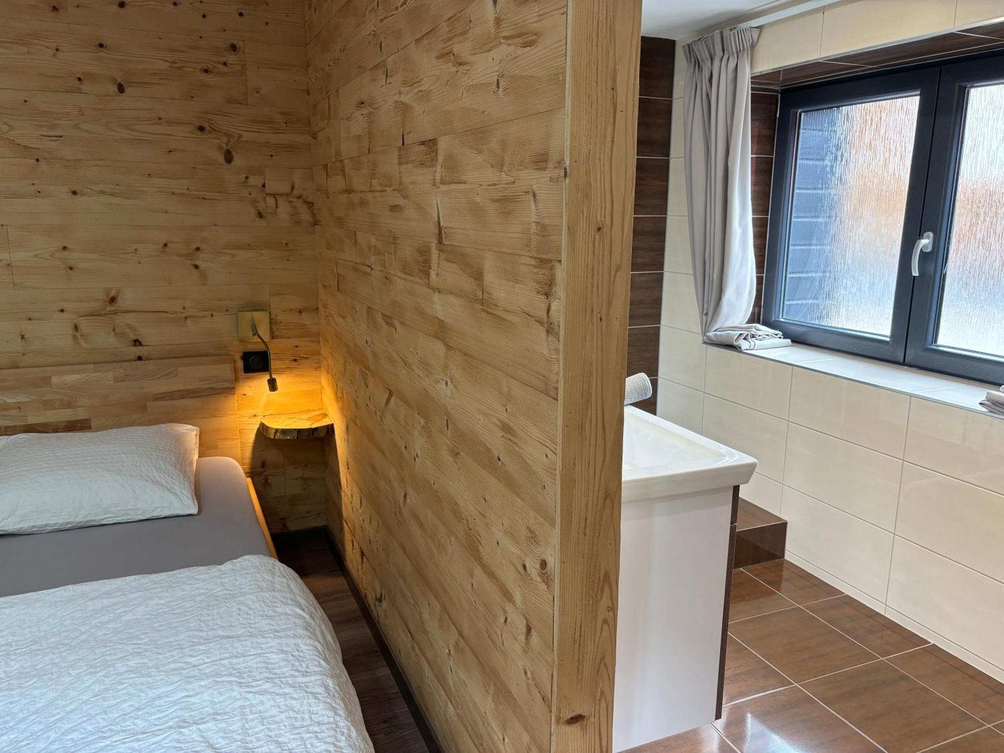 La Ferme De Rochesson, Jacuzzis & Piscine Commune Eksteriør bilde