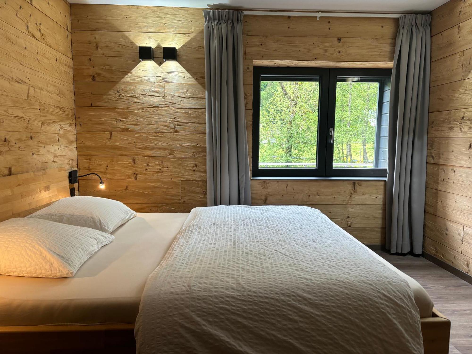 La Ferme De Rochesson, Jacuzzis & Piscine Commune Eksteriør bilde
